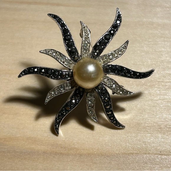 Vintage Avon Brooch - Picture 3 of 4